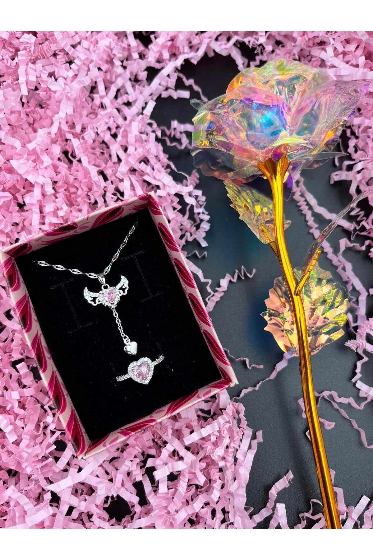 Kutuda Kanatlı Kolye & Ciddi ilişki Yüzüğü Seti + Sonsuzluk Gülü