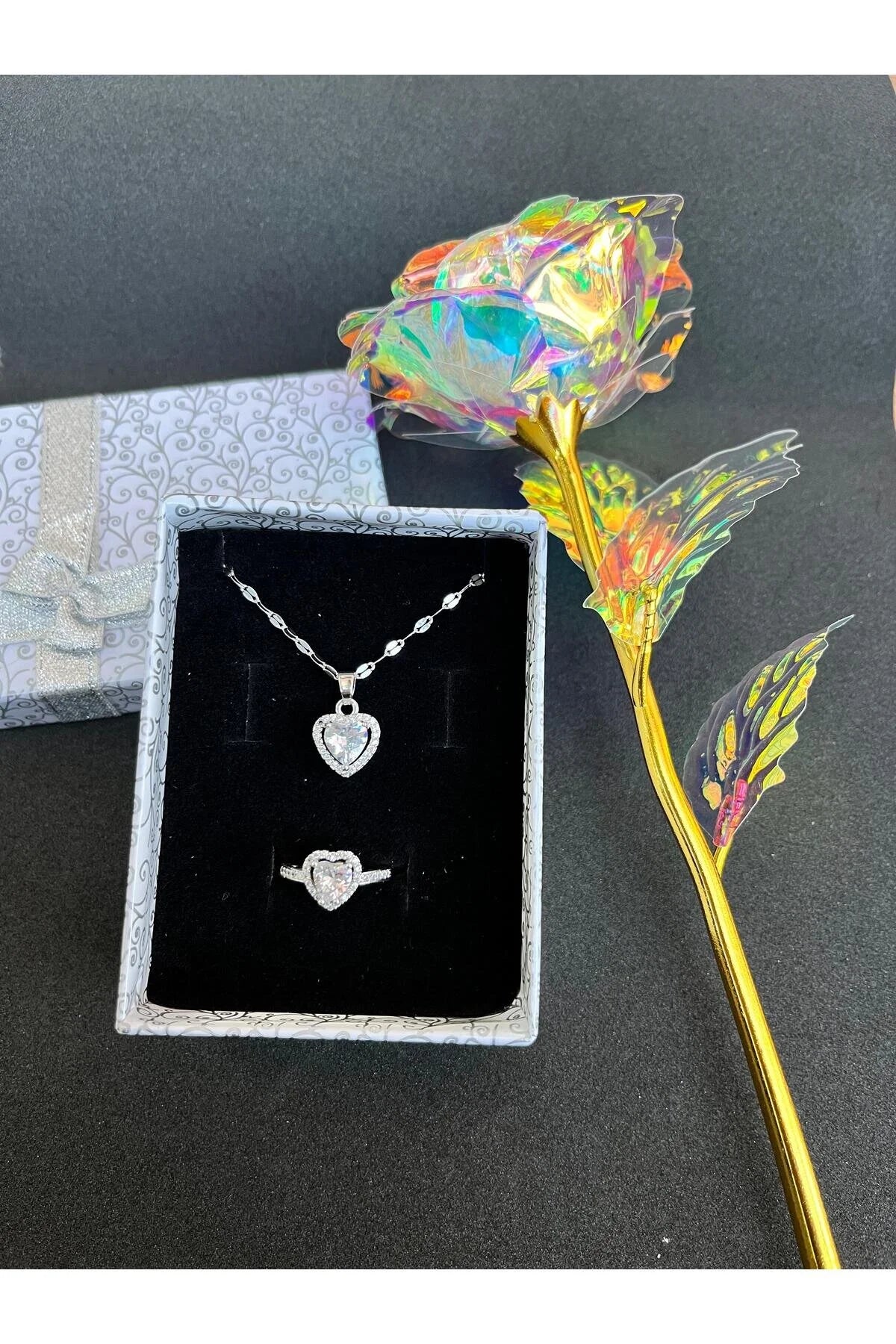 Kutuda Kanatlı Kolye & Ciddi ilişki Yüzüğü Seti + Sonsuzluk Gülü